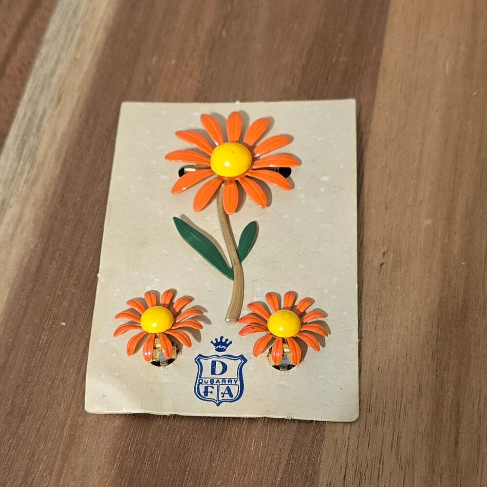 Vintage DuBarry Fifth Ave. Metal Enamel Daisy Flower Pin and Earrings 1960s
